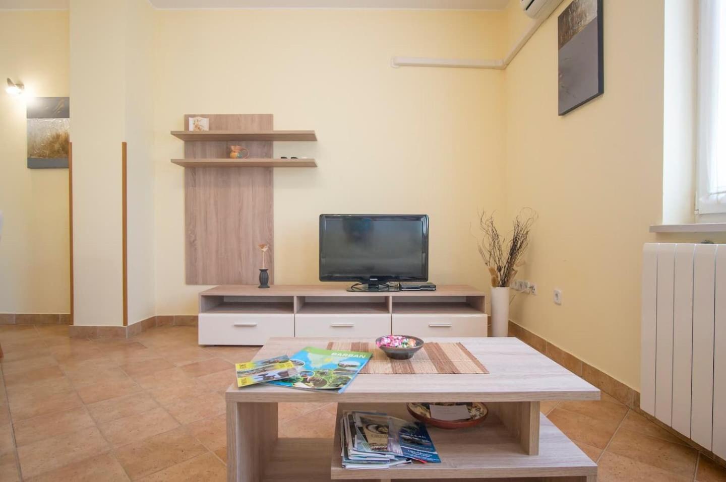 Apartment Marinko Барбан Экстерьер фото